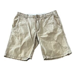 GAP Men's Khaki Loose Fit Shorts - 33W